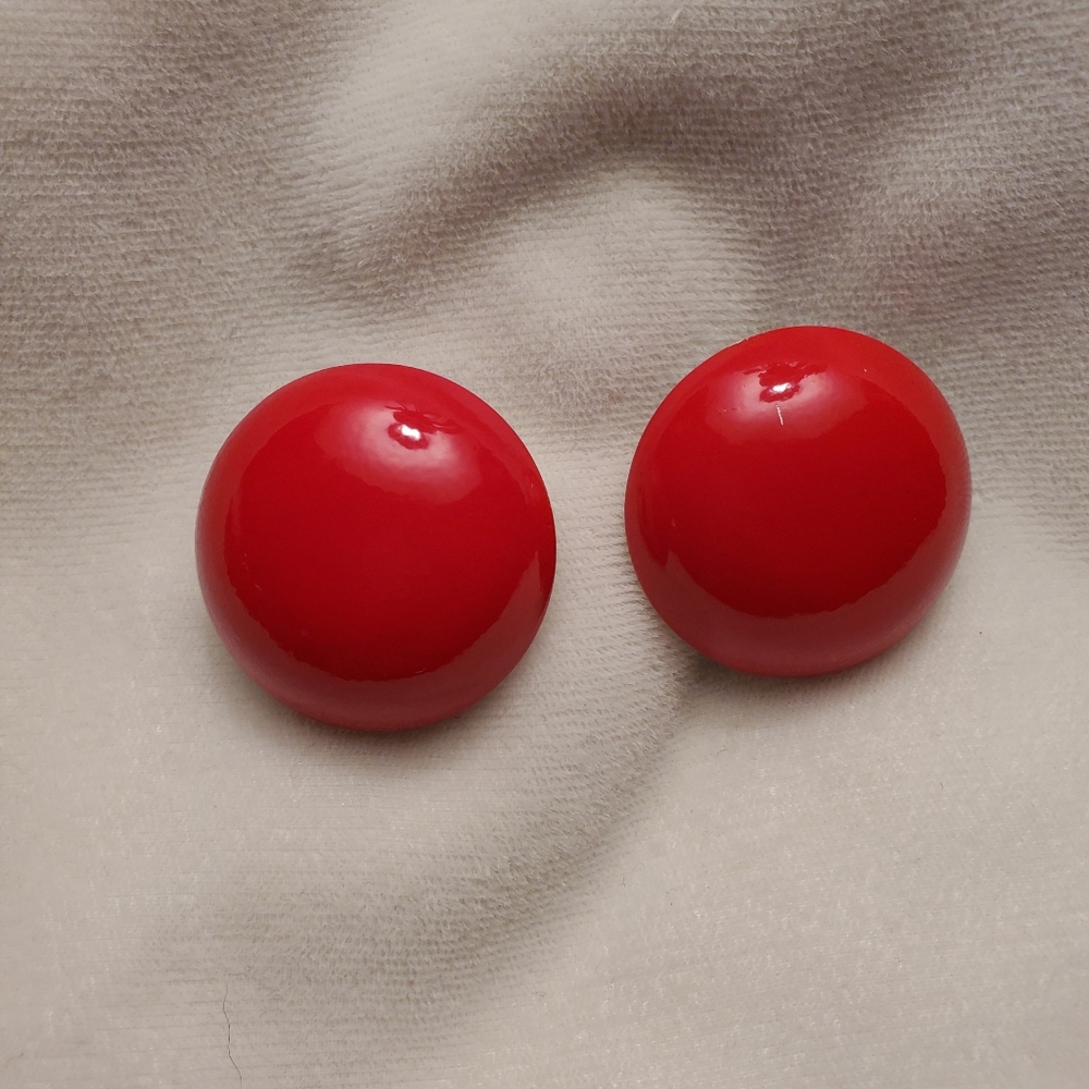 Jumbo Button type earrings